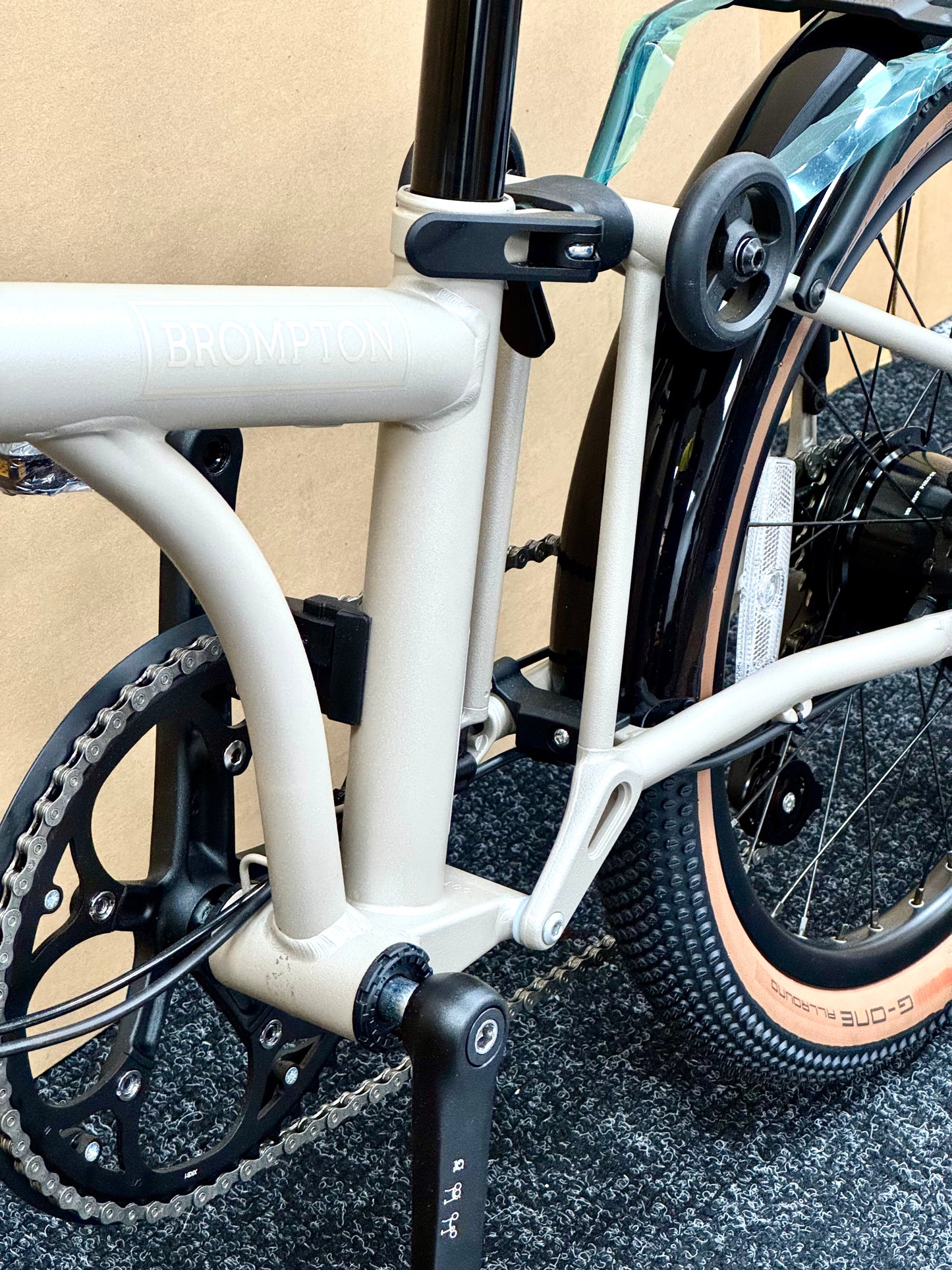 Brompton G Line 8-Speed Large "Mini-Marred" Trail Dust White