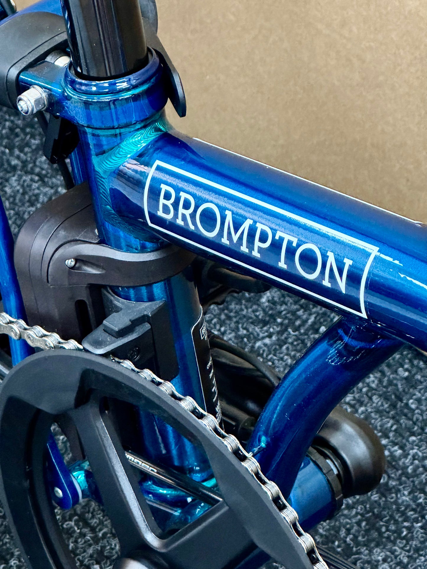 Brompton P Line Electric 4-Speed High-HB with e-Motiq System, Pacific Blue Lacquer