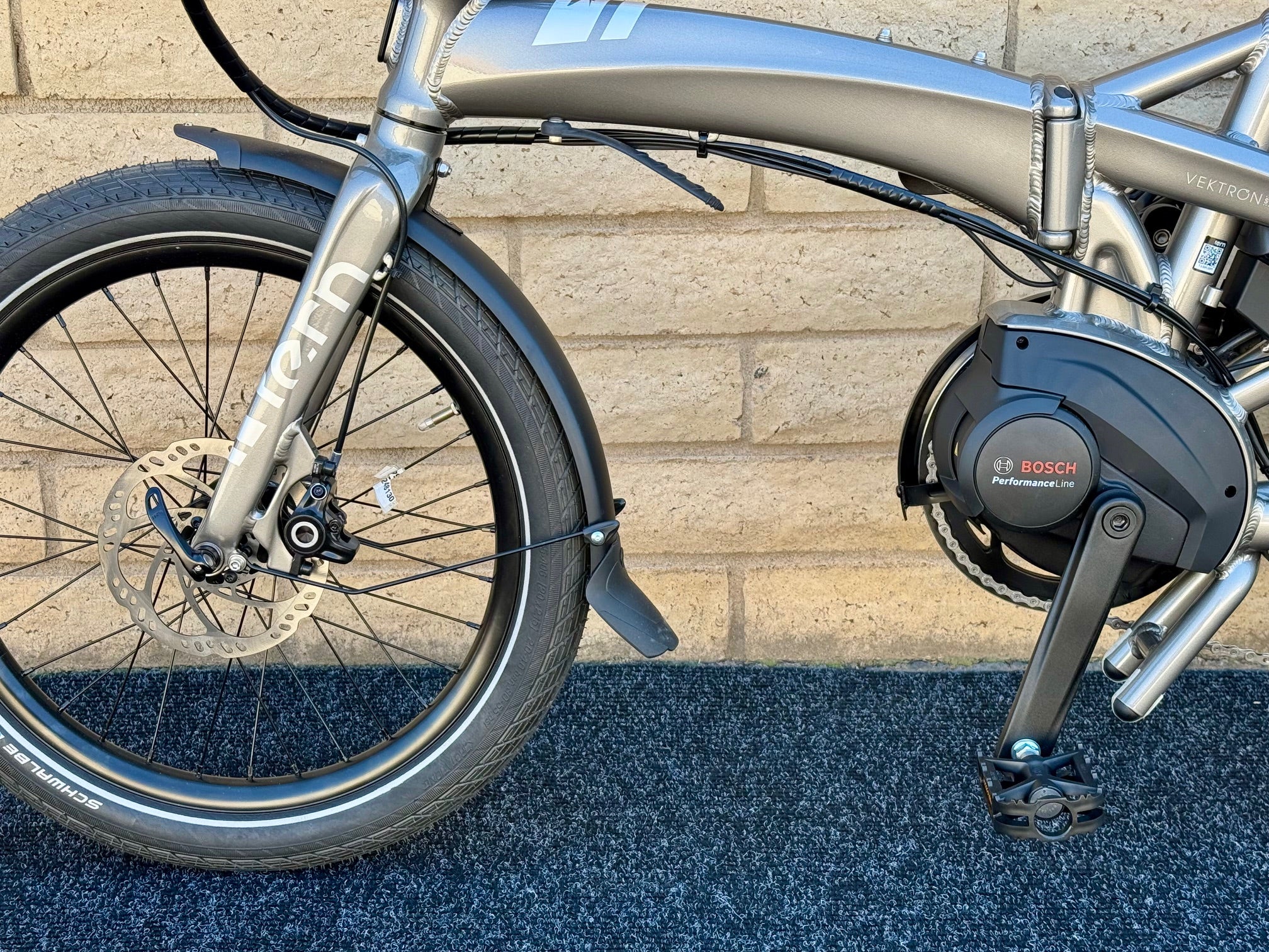 Tern Vektron S-10 Silver IN STOCK! IN STORE PICK-UP ONLY