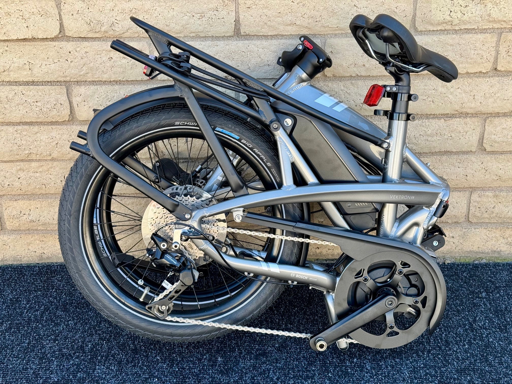 Tern Vektron S-10 Silver IN STOCK! IN STORE PICK-UP ONLY