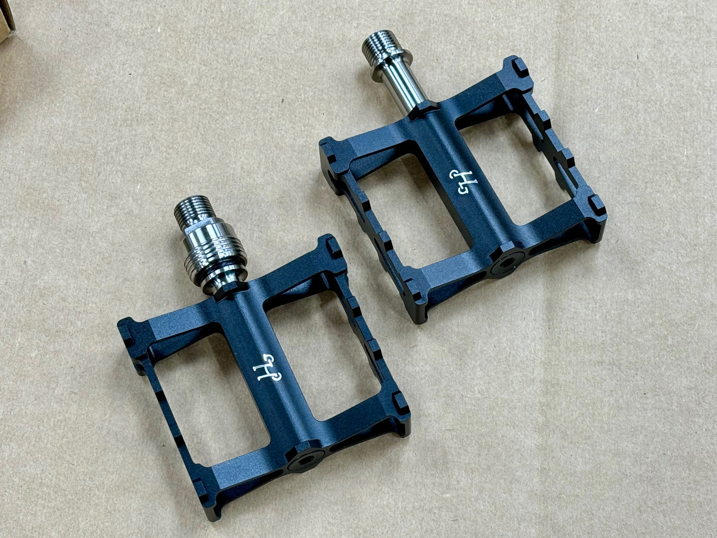 brompton t line pedals Brompton H&H Titanium Pedals Large Black – PortaPedal Bike
