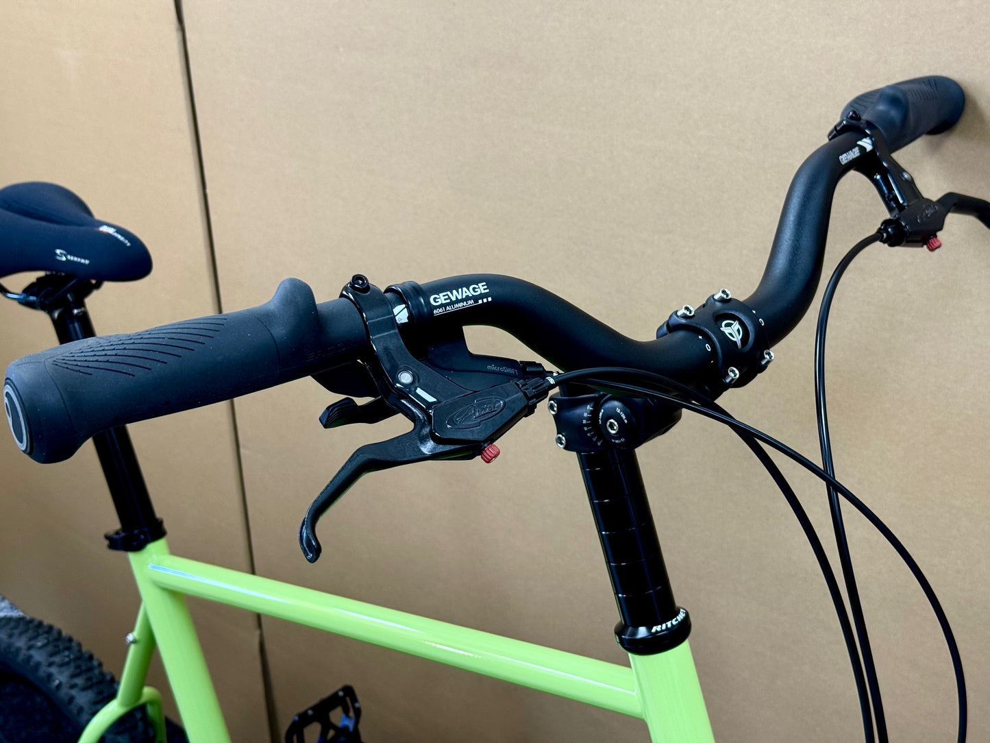 Velo Orange Neutrino