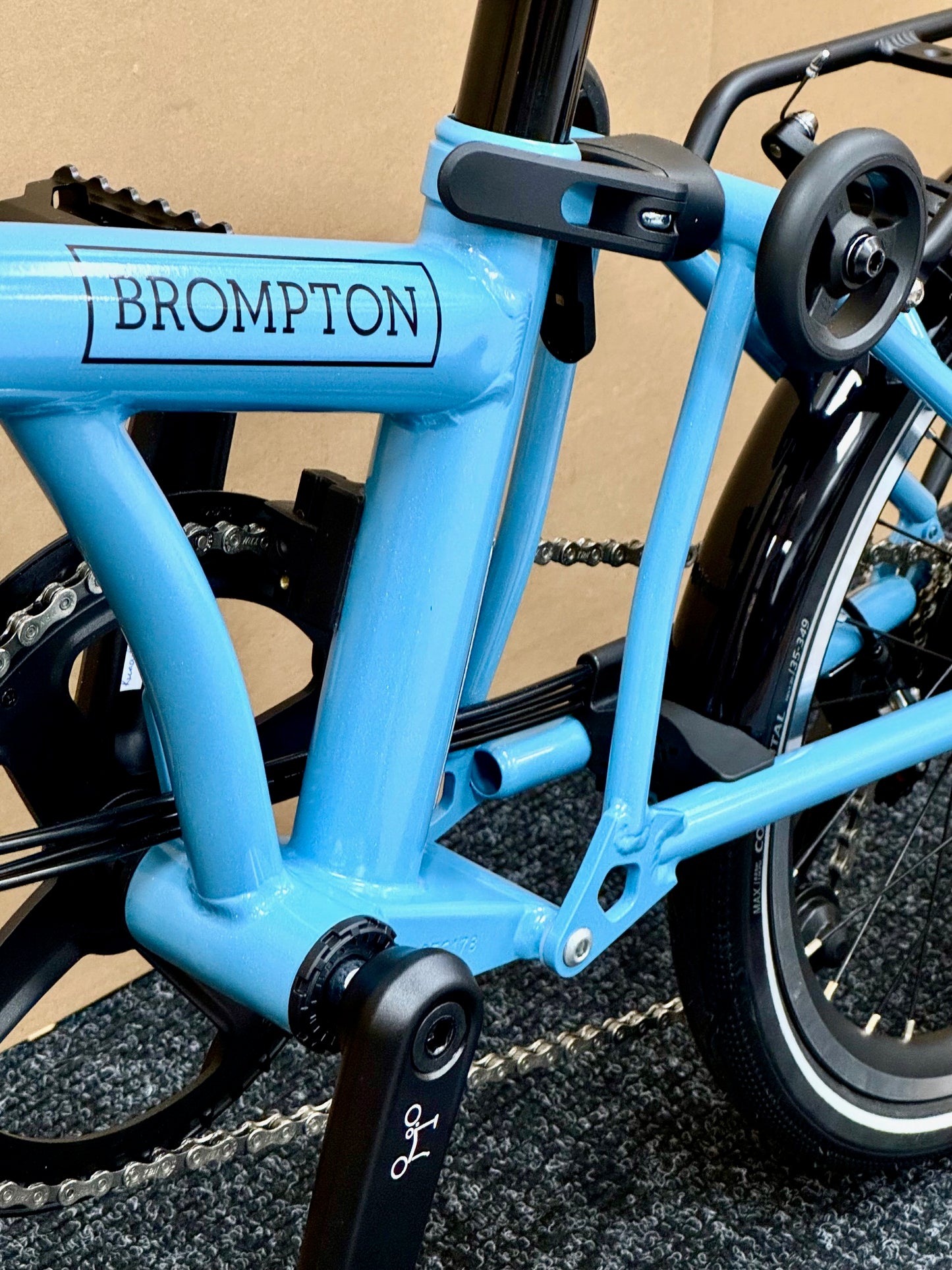 Brompton P Line 12-Speed High-HB Cloud Metallic w/Roller Rack