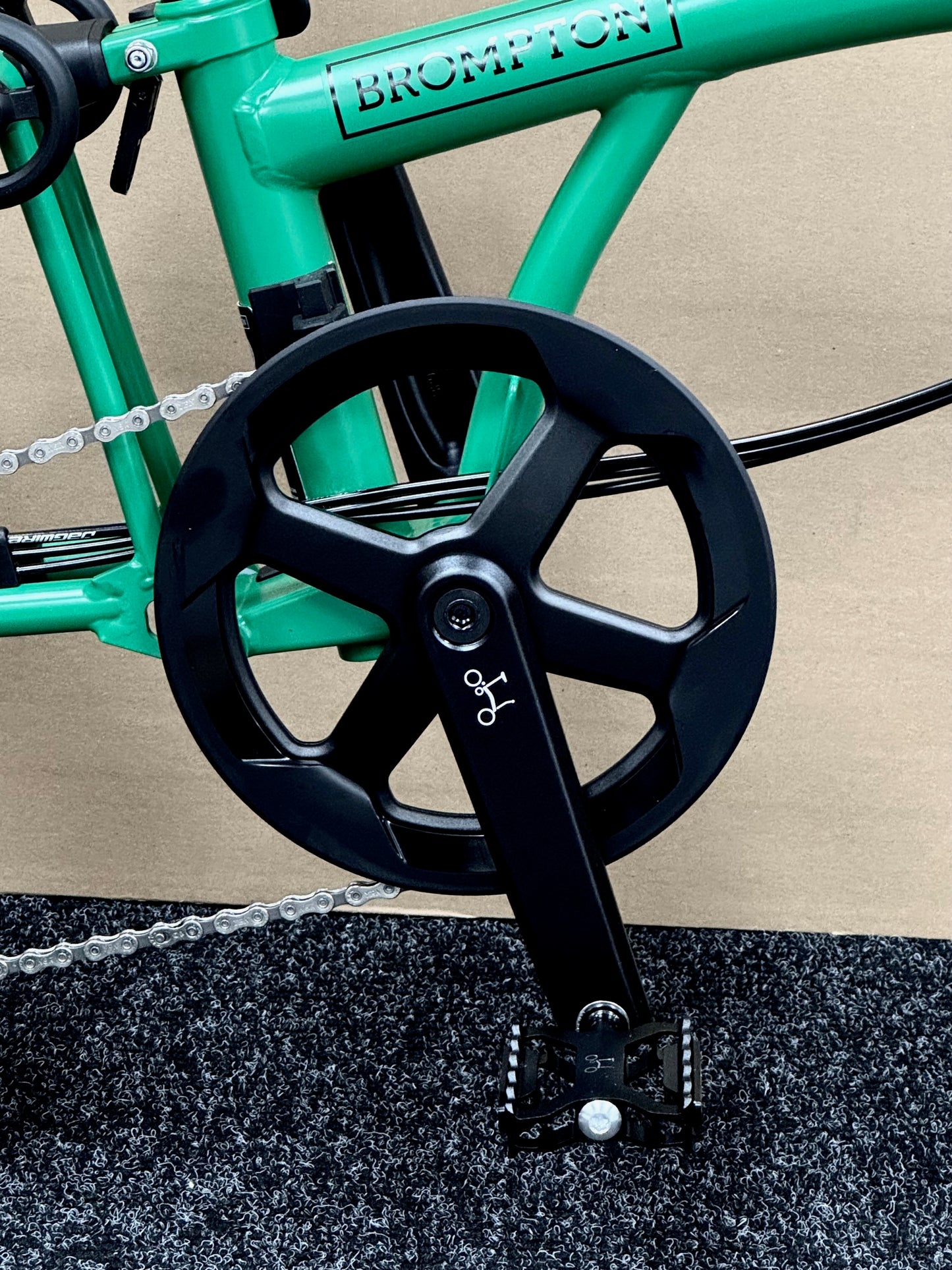 Brompton P Line 12-Speed High-HB Palm Green w/Roller Rack