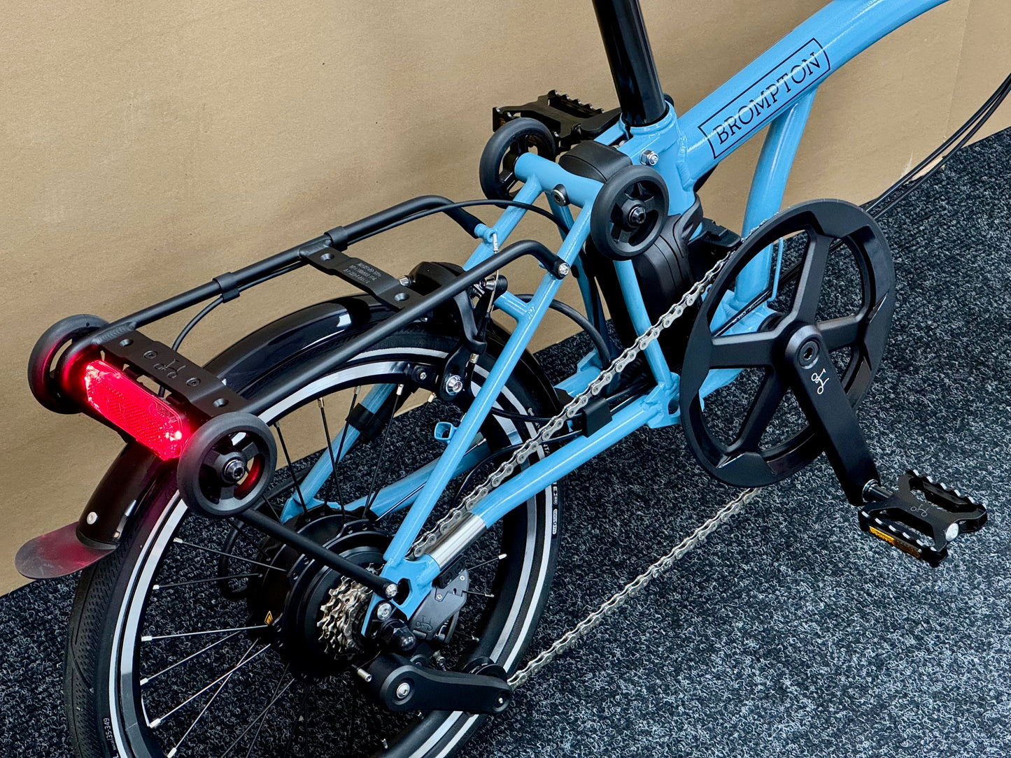 Brompton P Line Electric 4-Speed Mid-HB with e-Motiq System, Cloud Metallic