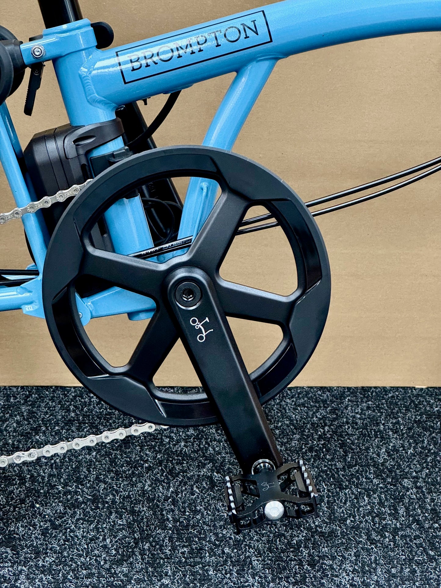 Brompton P Line Electric 4-Speed Mid-HB with e-Motiq System, Cloud Metallic