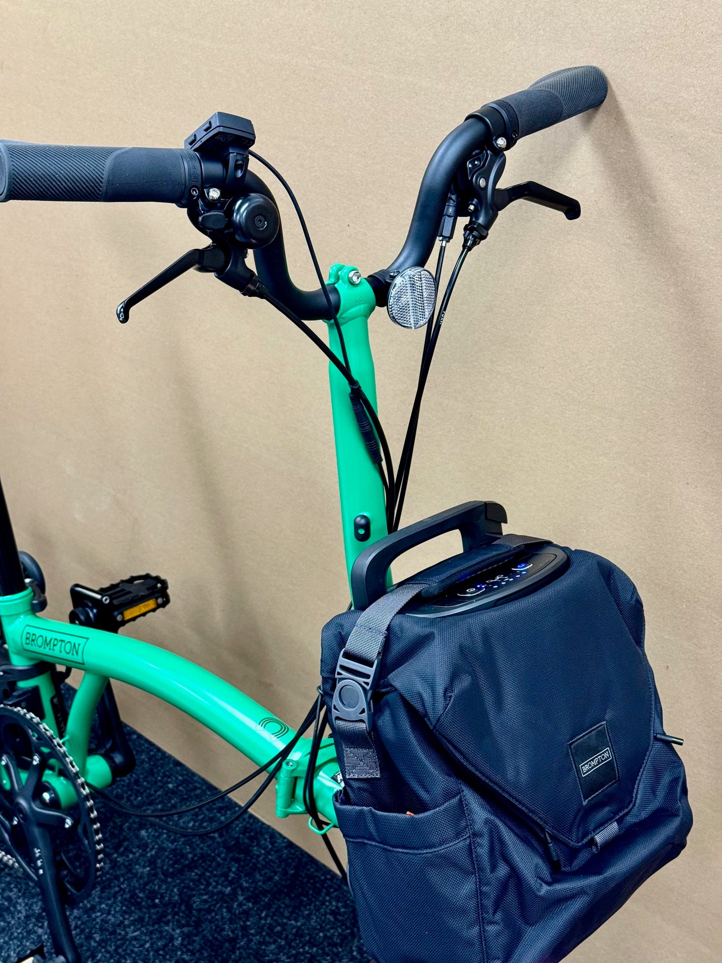 Brompton C Line Electric 4-Speed High-HB with e-Motiq System, Palm Green