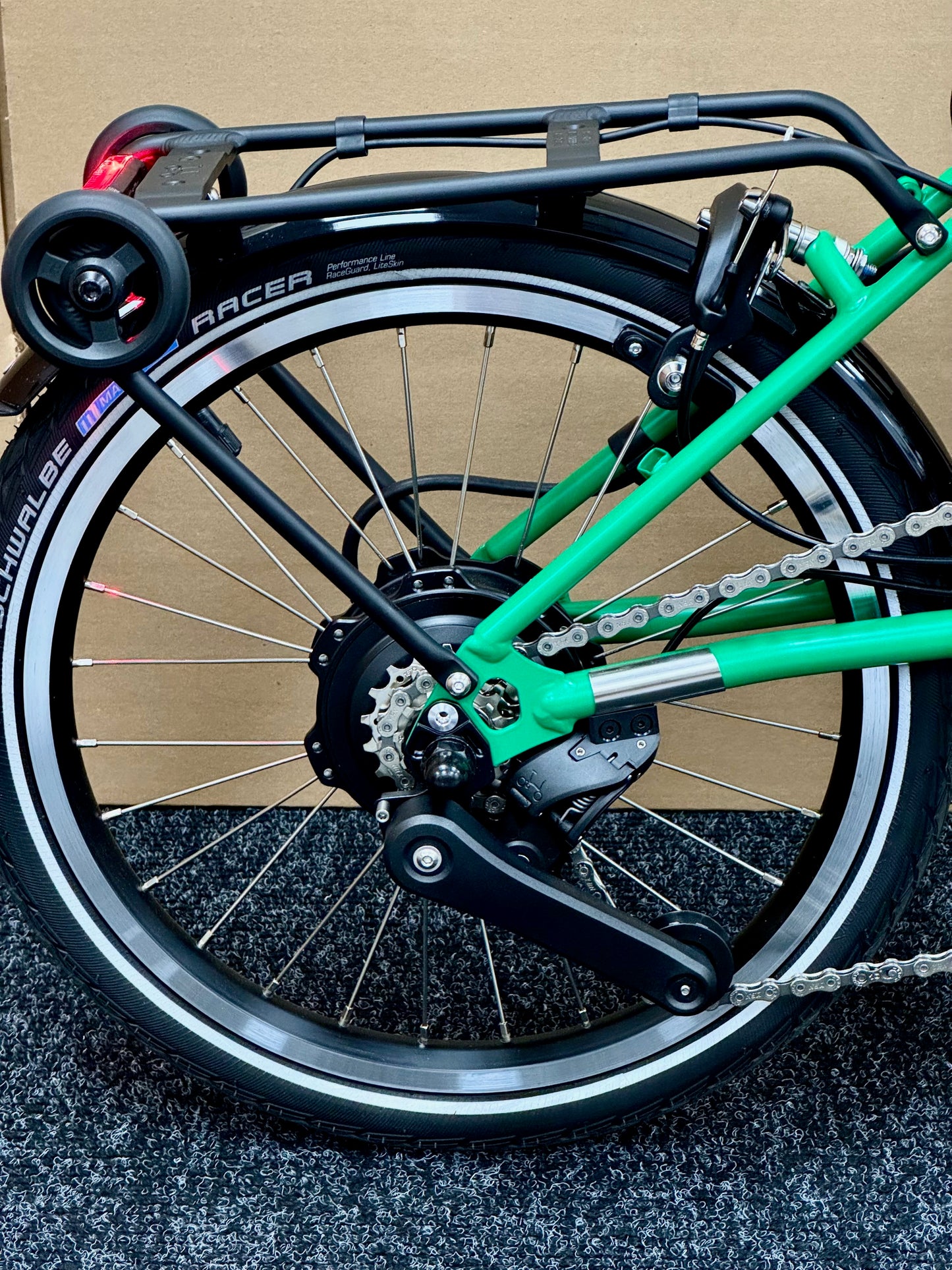 Brompton C Line Electric 4-Speed High-HB with e-Motiq System, Palm Green