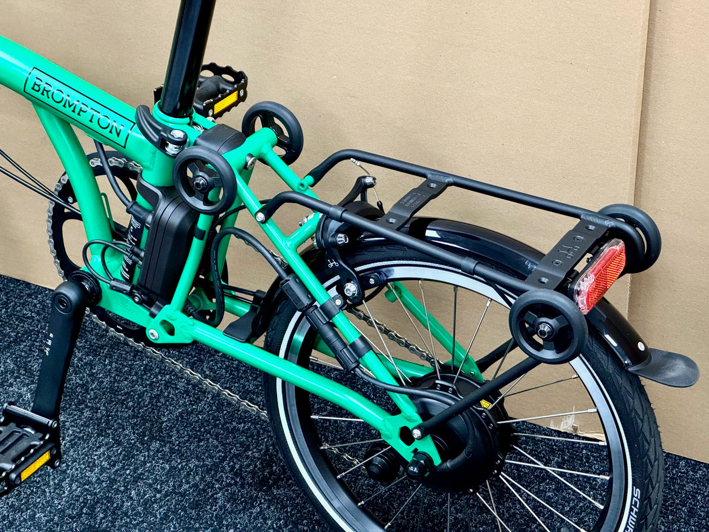 Brompton C Line Electric 4-Speed High-HB with e-Motiq System, Palm Green