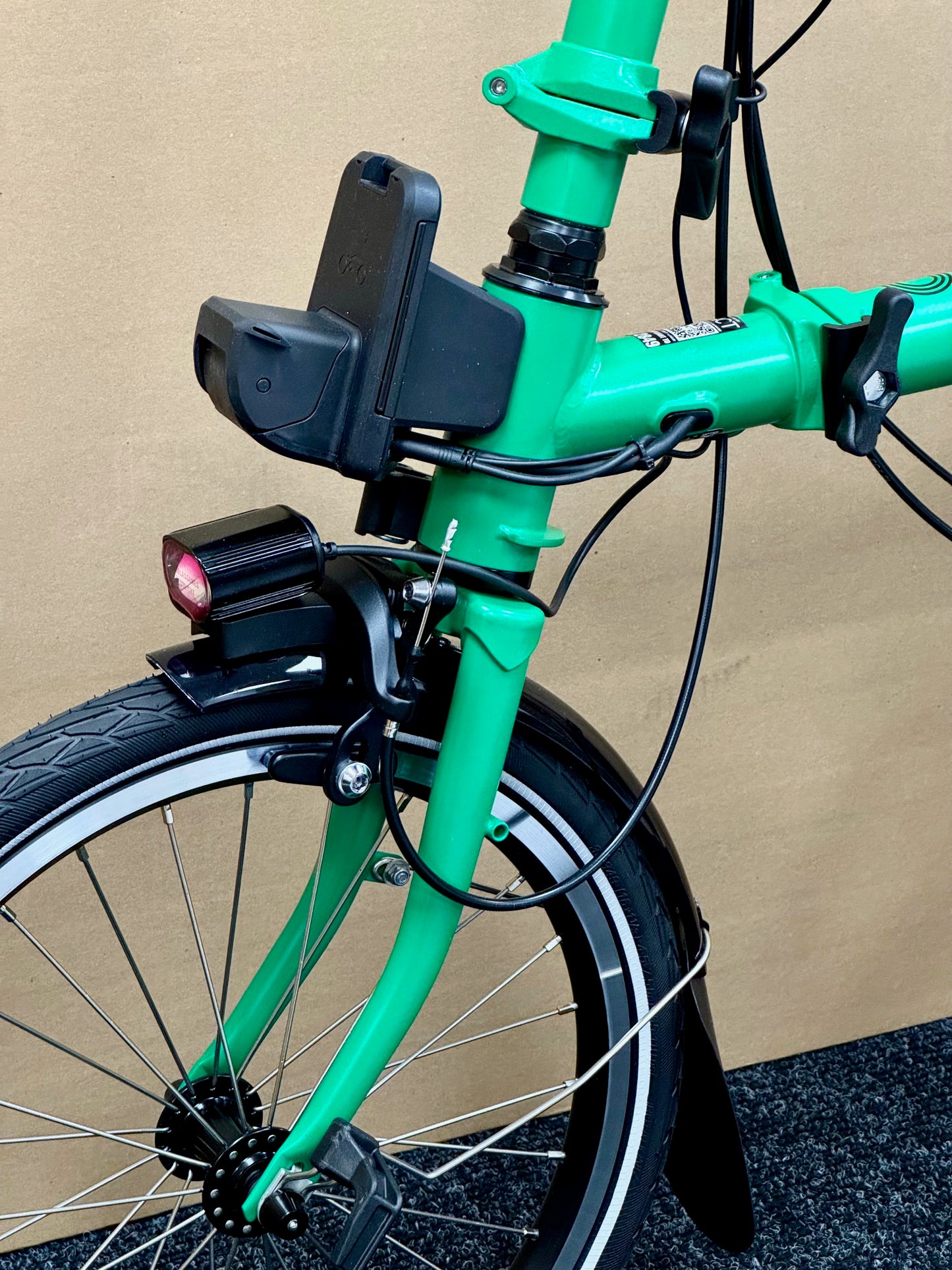 Brompton C Line Electric 4-Speed High-HB with e-Motiq System, Palm Green