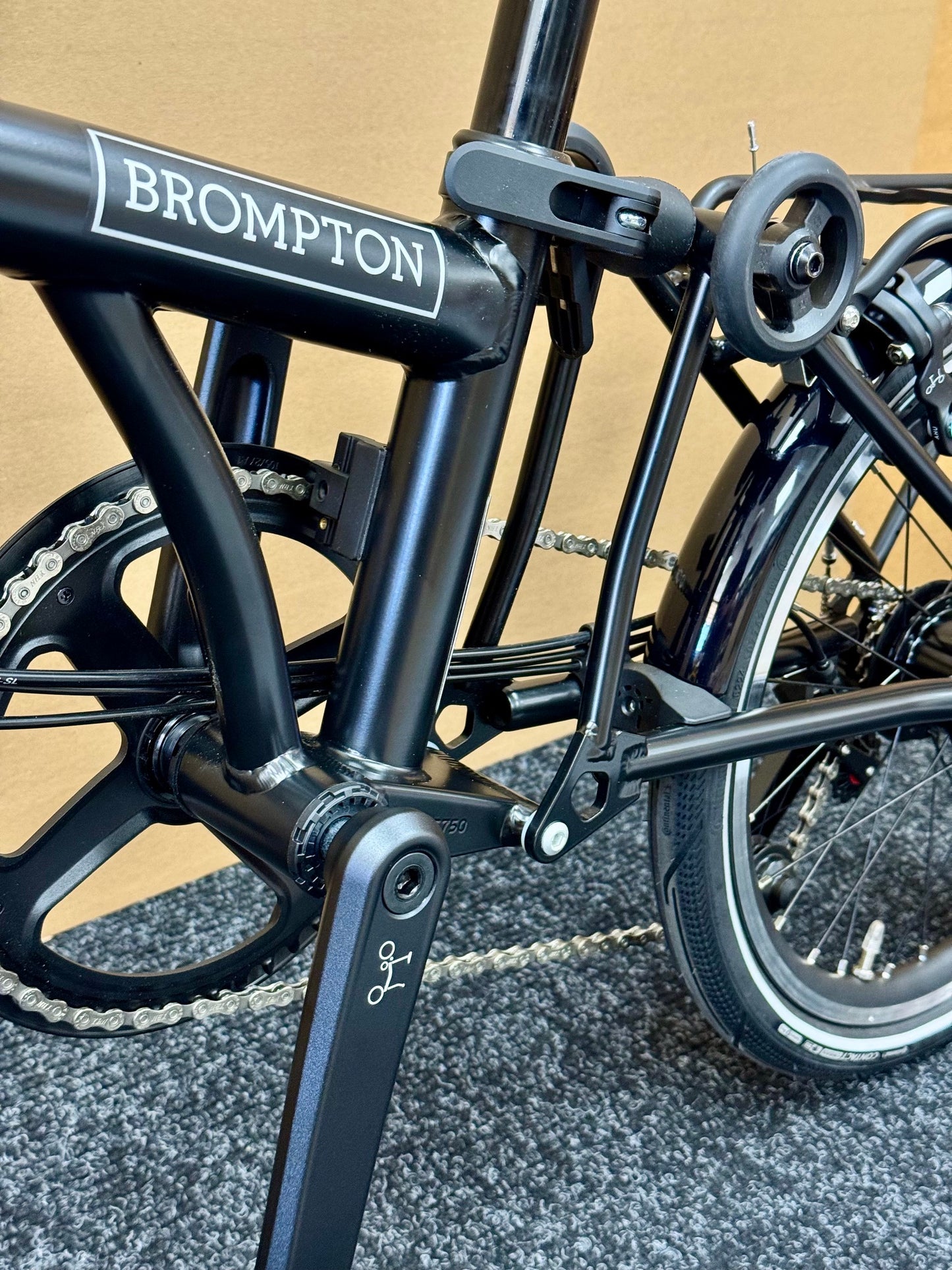 Brompton P Line 12-Speed Mid-HB All Black w/Roller Rack