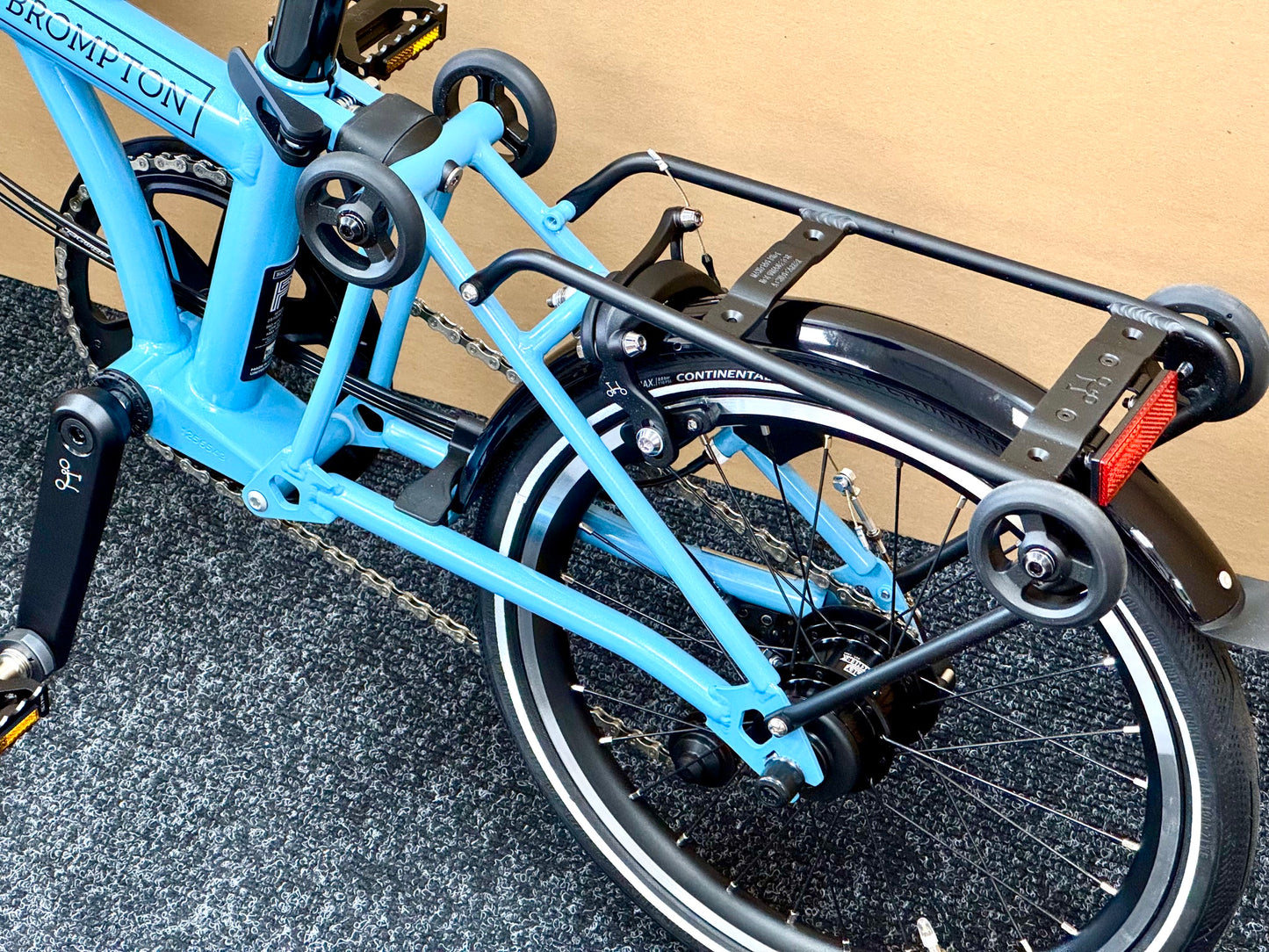 Brompton P Line 12-Speed Mid-HB Cloud Metallic w/Roller Rack