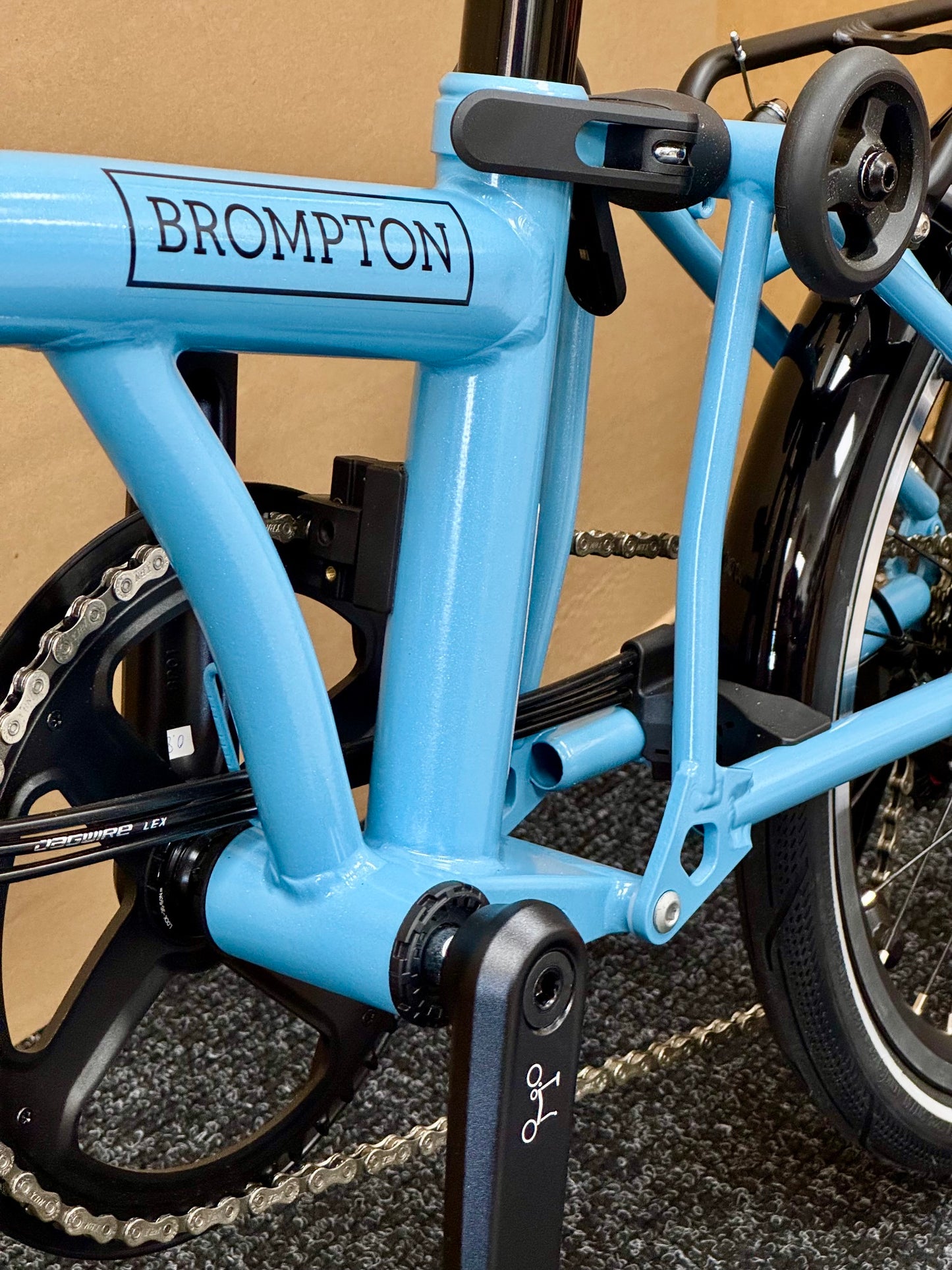 Brompton P Line 12-Speed Mid-HB Cloud Metallic w/Roller Rack