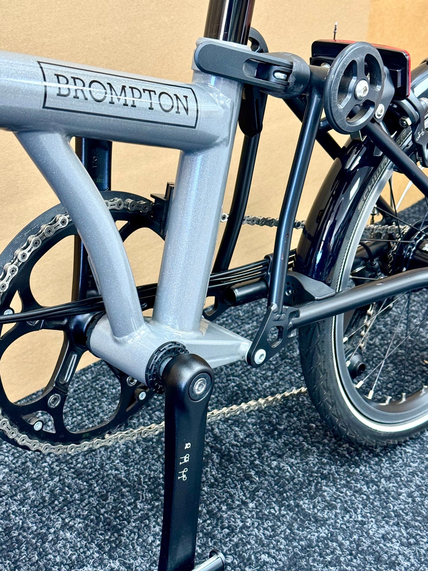Brompton Pre-Owned P Line 12-Speed Mid-HB Storm Grey Metallic