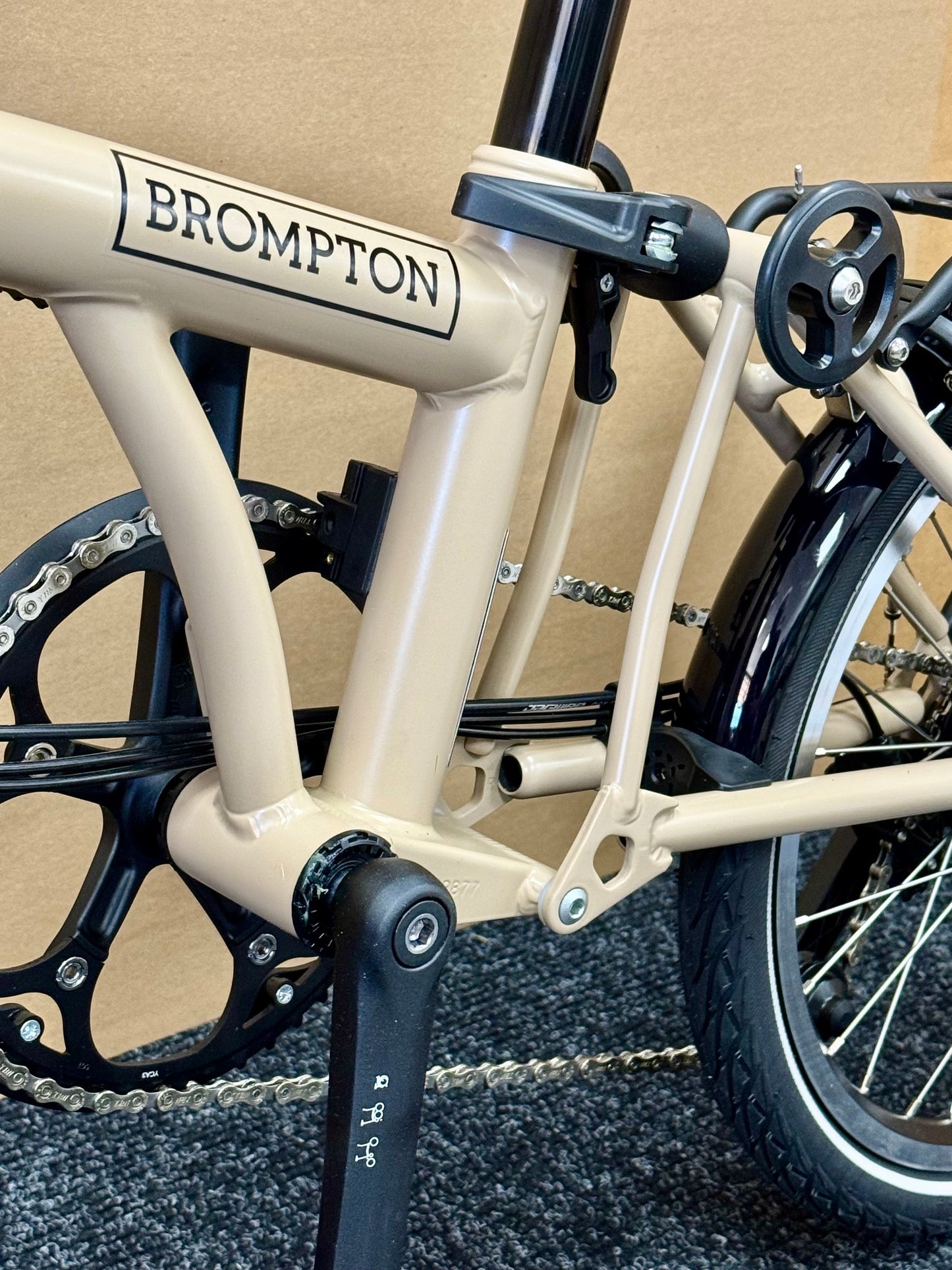 Brompton C Line 12-Speed Mid-HB Dune Sand w/Roller Rack