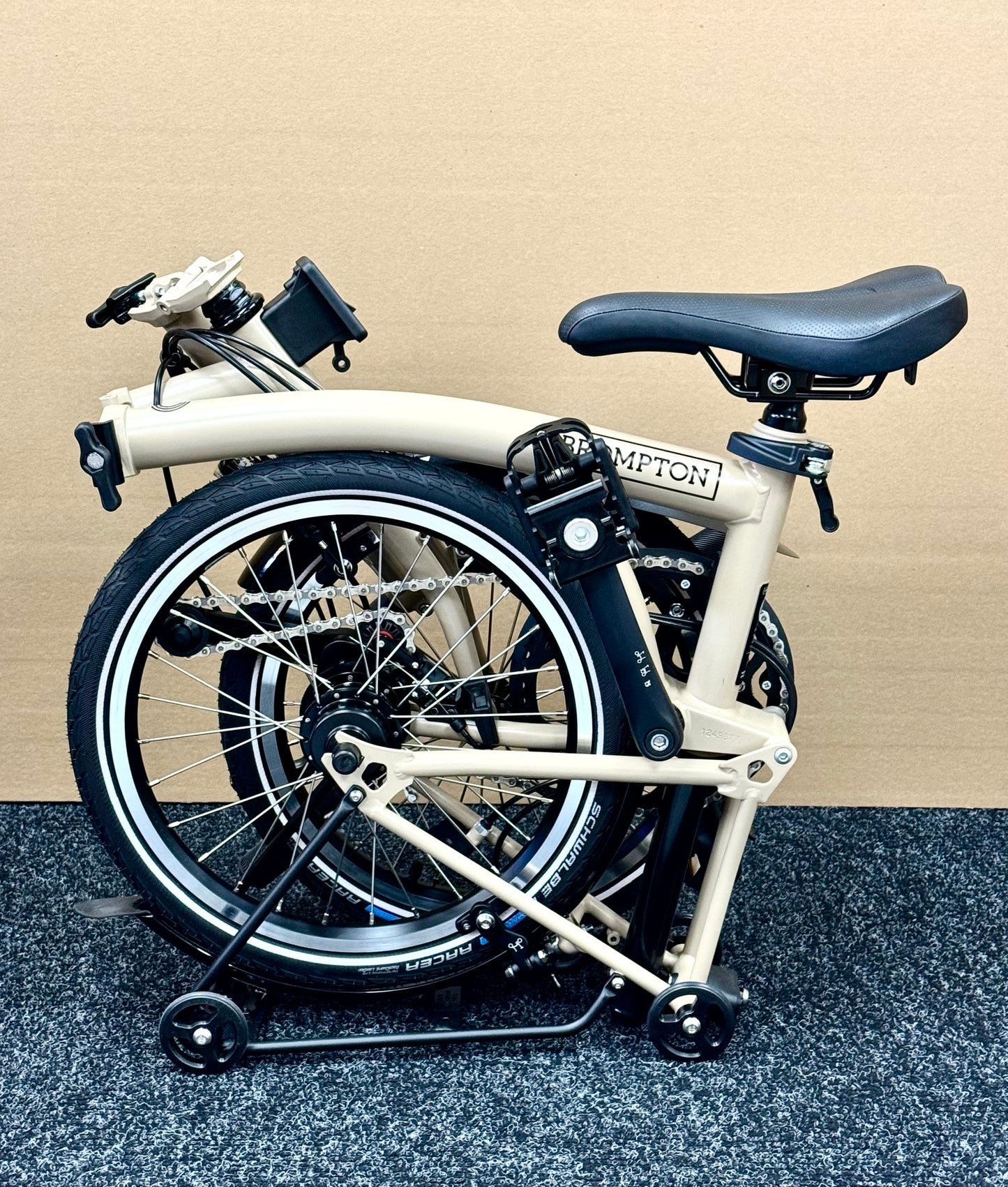 Brompton C Line 12-Speed Mid-HB Dune Sand w/Roller Rack