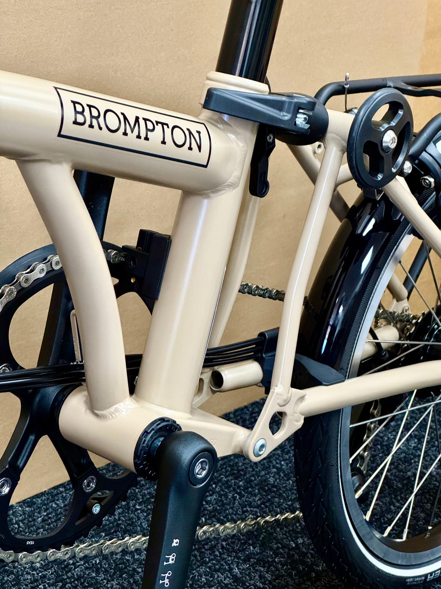 Brompton C Line 12-Speed High-HB Dune Sand w/Roller Rack
