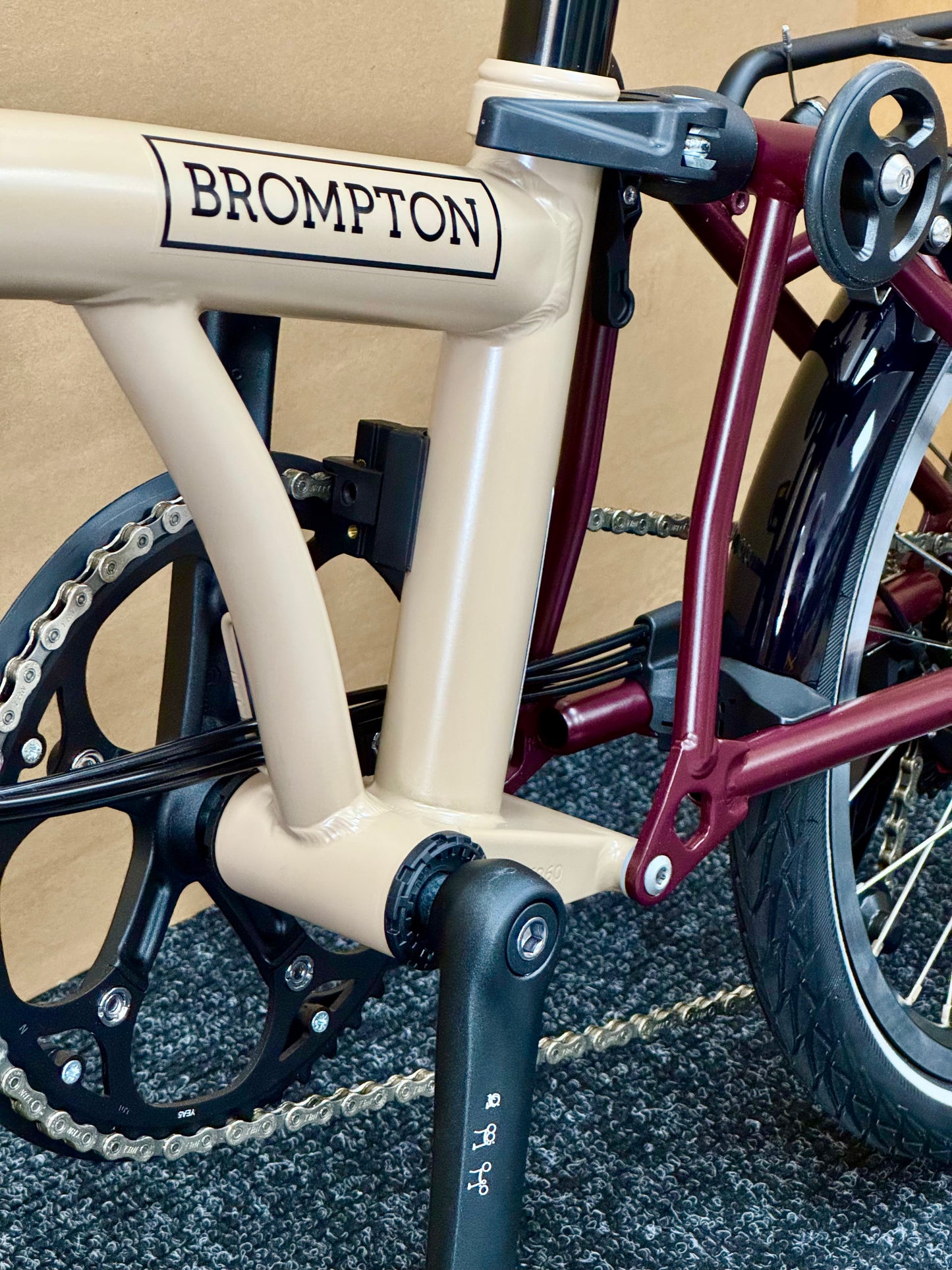 Brompton C Line 12-Speed High-HB Dune/Plum with Roller Rack